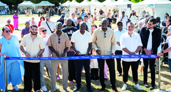 Le maire Demba Traore, entouré de ses élus, a inauguré la première édition du Village des associations, samedi 5 septembre, au parc Anne-de-Kiev.